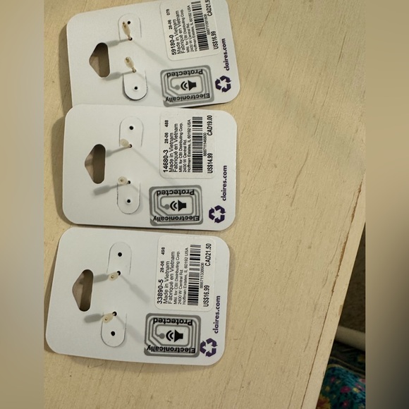 Claire’s stud earrings 3 pairs - Picture 3 of 7